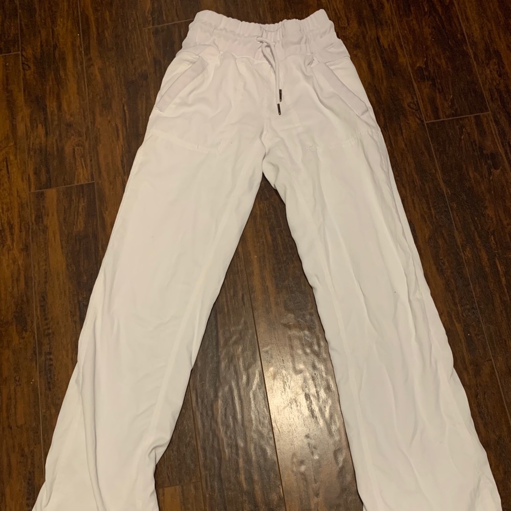 Lululemon studio (White)